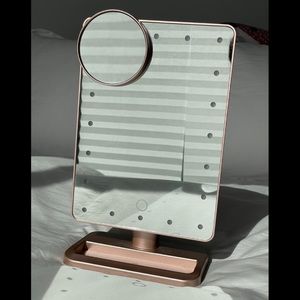 Makeup mirror with zoomed mirror